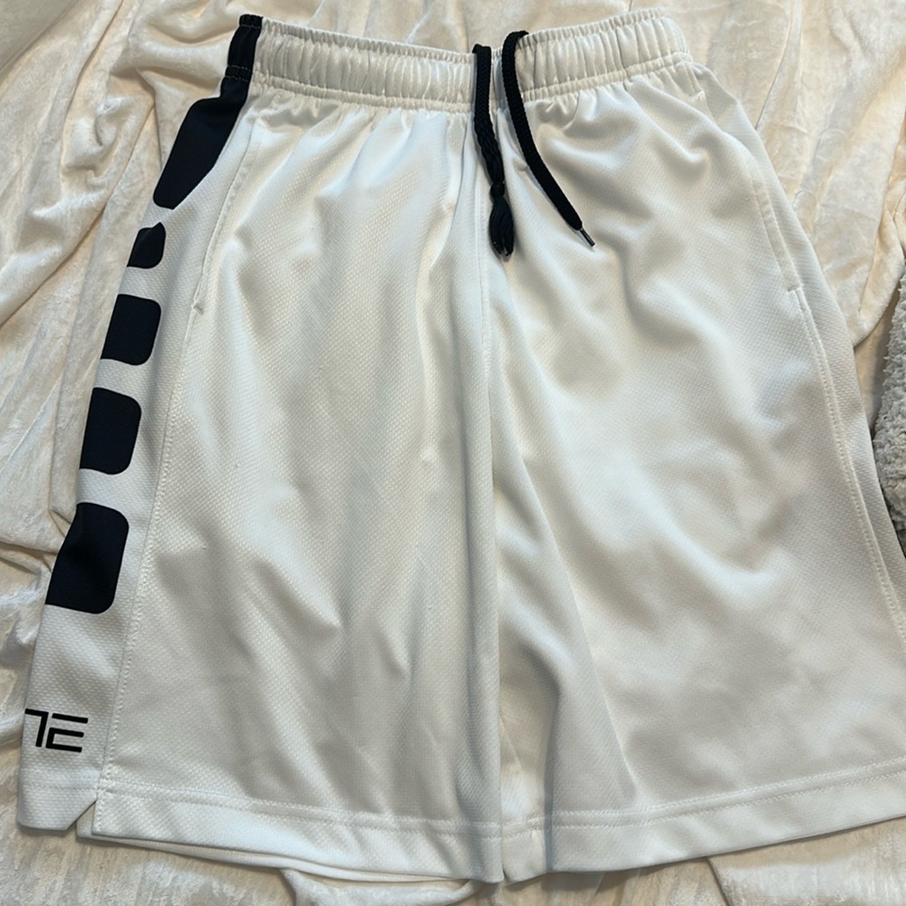 White Nike elite basketball shorts - size medium